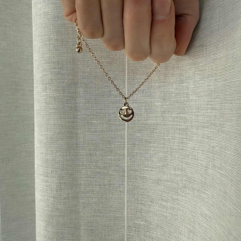 Gold Smiley Face Pendant Bracelet